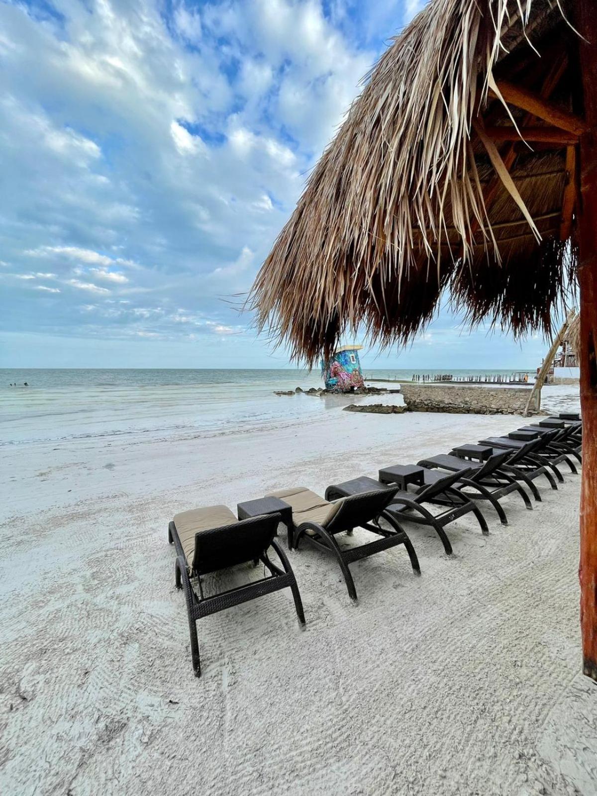 La Puerta Azul Beachfront - Adults Only Isla Holbox Exterior photo