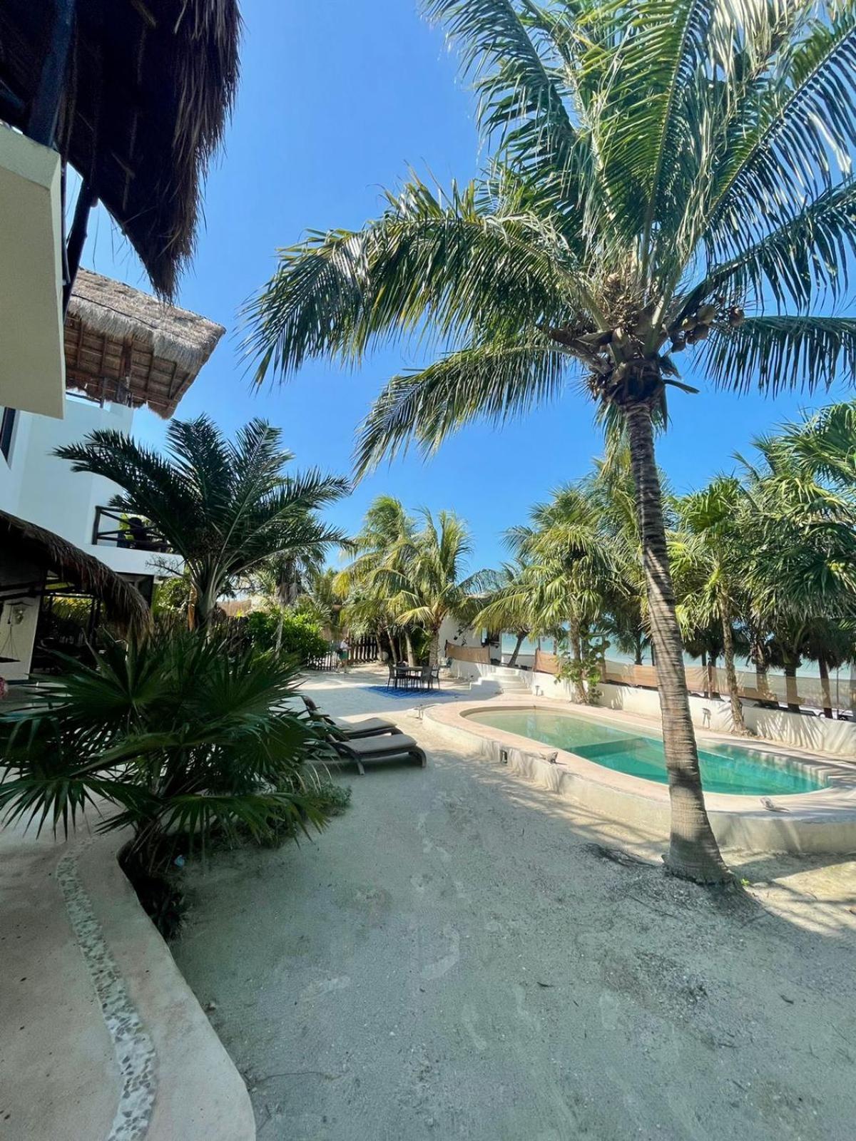 La Puerta Azul Beachfront - Adults Only Isla Holbox Exterior photo
